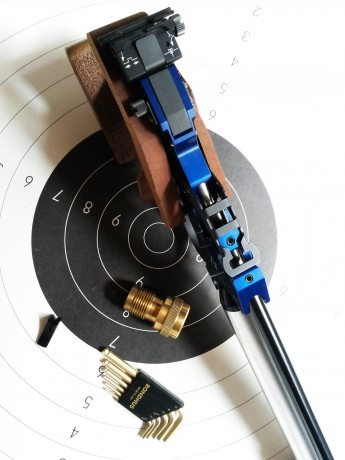 Con tan solo un año de antigüedad y en perfectísimo estado, se vende pistola aire MATCH GUNS, para la 20