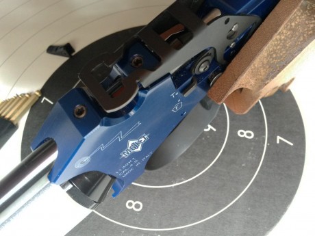 Con tan solo un año de antigüedad y en perfectísimo estado, se vende pistola aire MATCH GUNS, para la 32