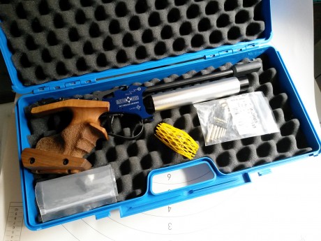 Con tan solo un año de antigüedad y en perfectísimo estado, se vende pistola aire MATCH GUNS, para la 30