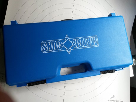 Con tan solo un año de antigüedad y en perfectísimo estado, se vende pistola aire MATCH GUNS, para la 40