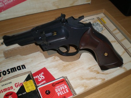 Buenas tardes.

Vendo, revolver crosman mod 38C, de co2. Metálica, juntas toricas cambiadas por unas nuevas, 00