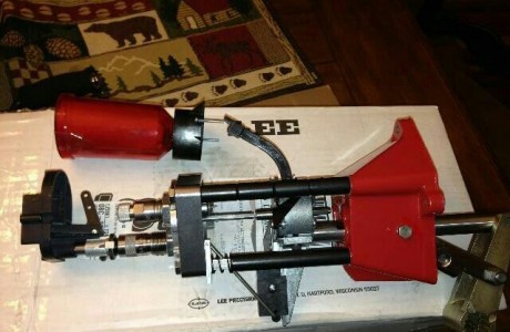 Vendo prensa Lee Pro 1000 con menos de 2000 cartuchos recargados. Comprada en diciembre de 2015. Incluidos 00