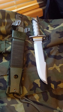 Buenas, pongo a la venta este impresionante y mítico cuchillo Aitor Jungle King I de los años 80, con 11