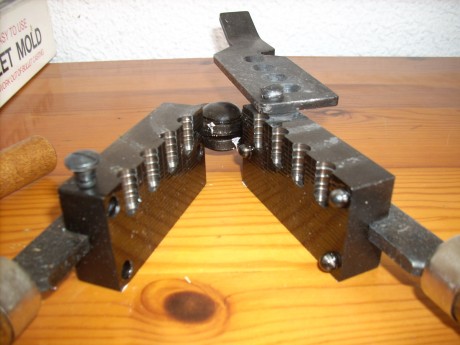 Hola foreros os vendo 3 turquesas del calibre 38/357, puntas de 148 grn. bascuter, deswcripción de las 00