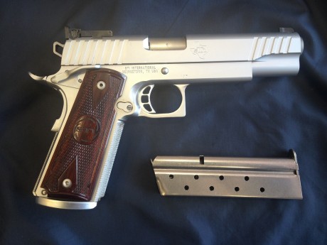 Vendo esta S.T.I. modelo Range Master de 5 pulgadas, SEMINUEVA, calibre 9 pb acabada en cromo mate.
Su 01