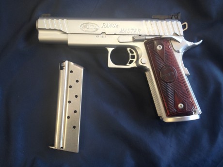 Vendo esta S.T.I. modelo Range Master de 5 pulgadas, SEMINUEVA, calibre 9 pb acabada en cromo mate.
Su 00