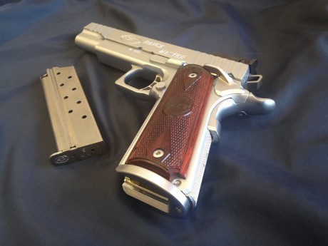 Vendo esta S.T.I. modelo Range Master de 5 pulgadas, SEMINUEVA, calibre 9 pb acabada en cromo mate.
Su 10