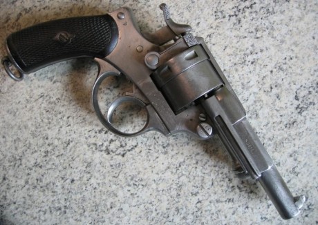 Hola


 sabe alguien si se puede meter el susodicho revolver de ordenanza frances Chamelot Delvigne,modelo 02