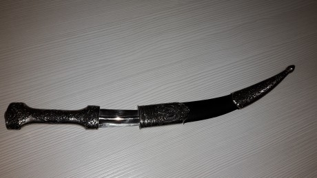 Se vende, Nuevo sin usar, 26 cm, mango de goma, y hoja negra. Ofertón solo 25 euros. Regalo otro para 00