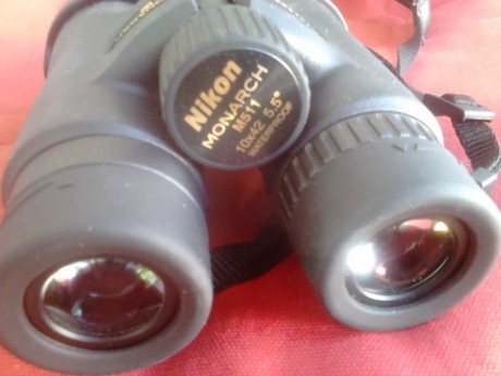 Equipo de óptica ideal para recechar compuesto por Prismaticos Nikon monarch 5 10x40, sin uso, óptica 10