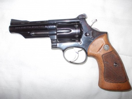 Hola , pues como no le doy uso ninguno he decidido vender mi LLAMA COMANCHE 3 del 357 magnun , es de 4 01