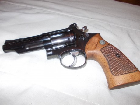 Hola , pues como no le doy uso ninguno he decidido vender mi LLAMA COMANCHE 3 del 357 magnun , es de 4 00