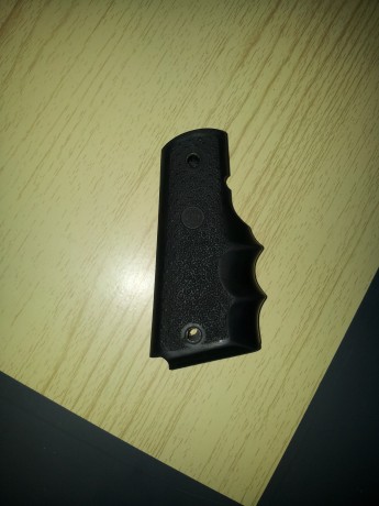 Vendo cachas HOGHE para pistola 1911, estaban instalada en una 45acp desconozco si se pueden instalar 00