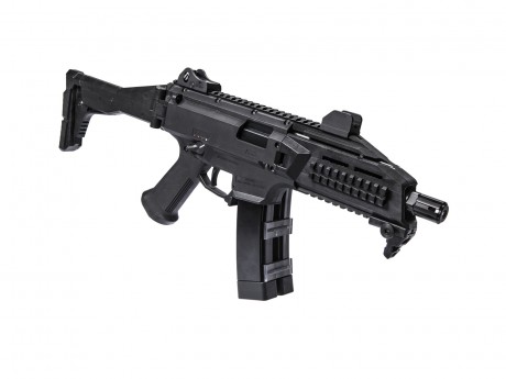 No tienen mal gusto sus escoltas...
Fuente:
https://www.thefirearmblog.com/blog/2016/03/22/the-sultan-and-the-cz-evo/

Un 20