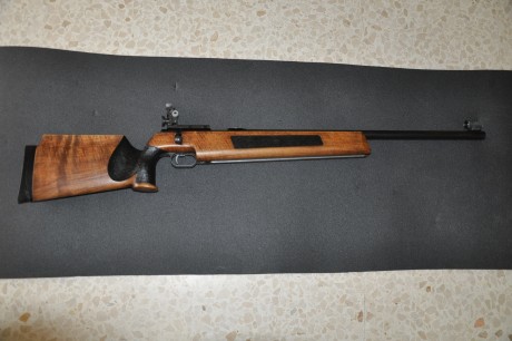 Vendo esta carabina, no tiene mucho uso ya que al compañero del club que se la compre no la uso apenas. 01