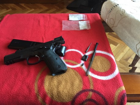 En perfecto estado, segunda arma, con accesorios y totalmente afinada. regalo junto con el arma holster 00
