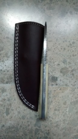 Cuchillo acero damasco, comprado en feria de caza hace 6 meses, por capricho

Nuevo, sin uso ni afilado

Precio..... 00