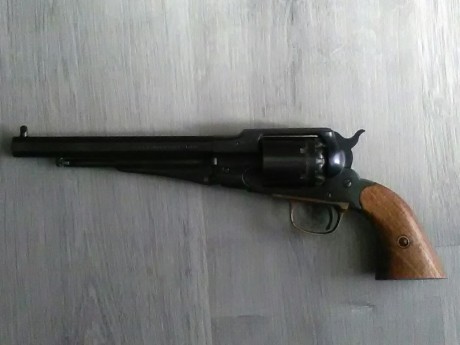 Un gran tirador y amigo, vende este revolver fabricado por Santa Barbara, calibre .44.
Precio  250€  + 00
