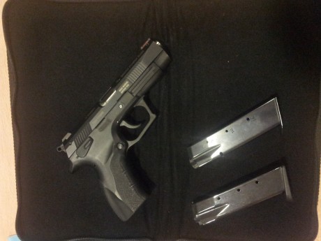La Grand Power K100 es una pistola semiautomática de calibre de 9 mm que fue fabricada y producida por 01