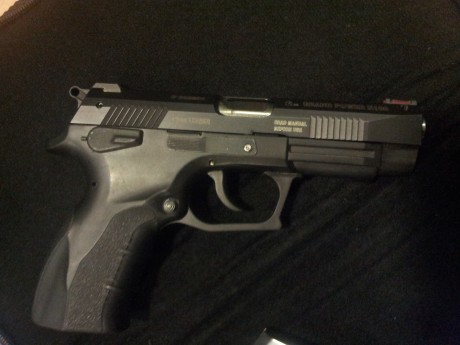 La Grand Power K100 es una pistola semiautomática de calibre de 9 mm que fue fabricada y producida por 00