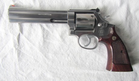 Vendo revolver Smith Wesson modelo 686 inoxidable. Poco usado, solo 2 o 3 competiciones al año, excelente 00