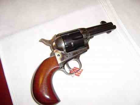 Busco uberti avancarga cal 44 modelo corto thunderer, pongo foto del modelo, saludos al foro. 01