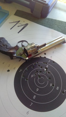 Hola, vendo mi revolver 686,en acero inox, de seis pulgadas, calibre 38/357 magnum. 
Siempre ha tirado 20
