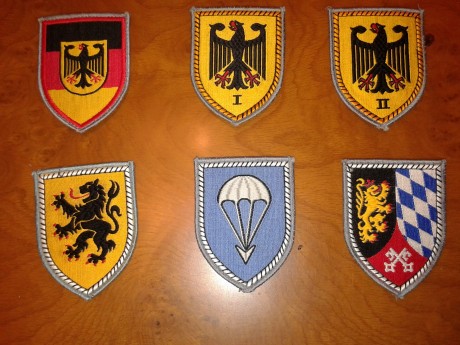 Vendo escudos en tela, todos ellos originales de distintas unidades del Ejercito alemán. La mayoría son 00