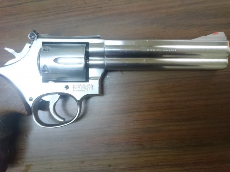 Vendo Smith and Wesson 686 de 6"  en calibre 357 mag  // 38 special, junto al revolver, se añade 21