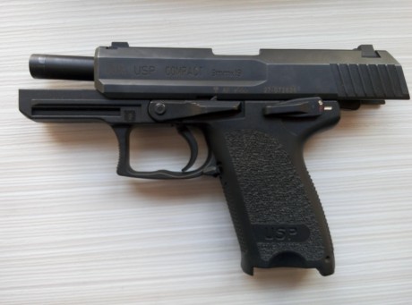 Vendo HK USP Compact en Valencia, prácticamente nueva y sin apenas tiradas. La compré por necesidades 01