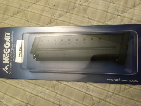 Vendo cargador  9mm para 1911 de 10 tiros nuevo sin extrenar PVP 30 € mas portes
Lo vendo por 25 €  portes 11