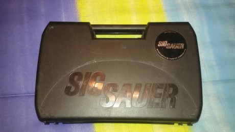 Vendo pistola SigSauer 1911 calibre 22. Prácticamente sin uso, habrá disparado máximo 30-40 cartuchos. 02