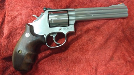 Hola, ofrezco mis dos SMITH: 
1. S&W 586 4" PAVON 350€
2. S&W 686 6" ACERO 450€
Los 02