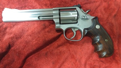 Hola, ofrezco mis dos SMITH: 
1. S&W 586 4" PAVON 350€
2. S&W 686 6" ACERO 450€
Los 01
