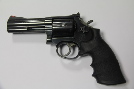 Hola, ofrezco mis dos SMITH: 
1. S&W 586 4" PAVON 350€
2. S&W 686 6" ACERO 450€
Los 12