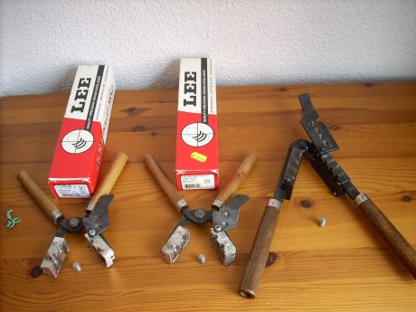 Vendo o cambio estas TRES turquesas del calibre 38 y 357 magnum, una de hierro marca LYMAN de 4 senos 00