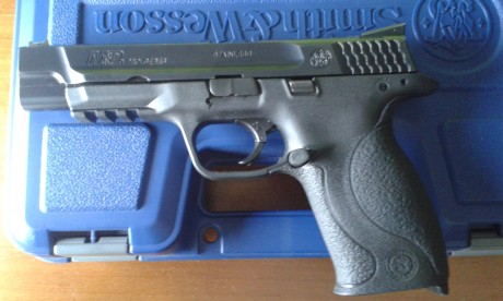 Buenas.
Pongo a la venta esta   SMITH & WESSON  modelo Pro-series del calibre 9 mm parabellum + 4 02