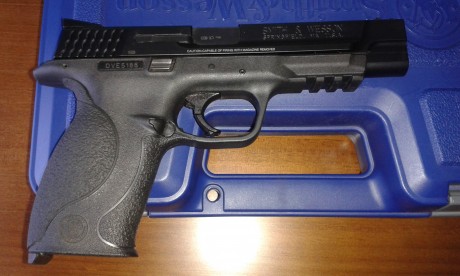 Buenas.
Pongo a la venta esta   SMITH & WESSON  modelo Pro-series del calibre 9 mm parabellum + 4 01