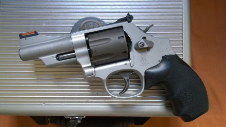 Vendo revolver del Performance Center de Smith and Wesson, modelo 386sc,Mountain Lite con cañón de tres 02