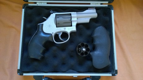 Vendo revolver del Performance Center de Smith and Wesson, modelo 386sc,Mountain Lite con cañón de tres 01