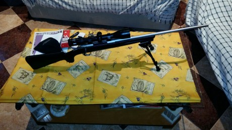 Hola

Un compañero de caza vende este conjunto de rifle Browning X Bolt Stainless Stalker en calibre 270 00