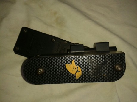 Saludos, después de deshacerme de la glock, es evidente que la funda no me hace falta, así que si alguno 01