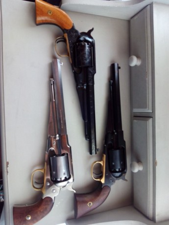 Vendo revolver avancarga Remington new army cl 44 pavonado en negro de la firma Pietta, es nuevo del mes 30