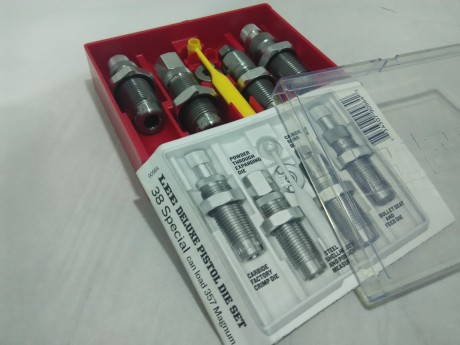 Vendo juegos de dies del calibre 38 special / 357 magnum.

Son el conjunto deluxe de lee. Con los 4 dies.

Casi 01