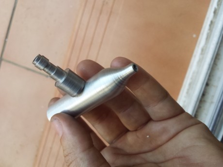 Bueno pues a petición de un amigo le fabrique en aluminio macizo con la forma de una botellita de co2 01