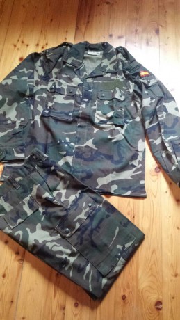 Hola, vendo uniforme militar boscoso camuflaje del ejército de tierra nunca usado en la Talla 3N, el tejido 01