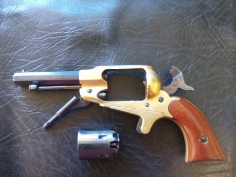 Vendo revólver de avancarga San Marcos marca ASM, Cal. 31, fue un capricho y apenas se ha usado, el precio 01