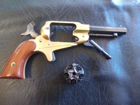 Vendo revólver de avancarga San Marcos marca ASM, Cal. 31, fue un capricho y apenas se ha usado, el precio 00