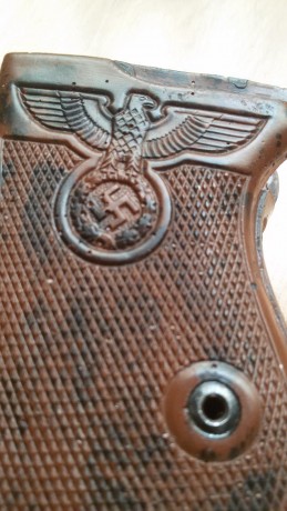 Funda original para la walther ppk marcada con D.R.G.M y RZM en su interior, aparte tiene el aguila nazi 22