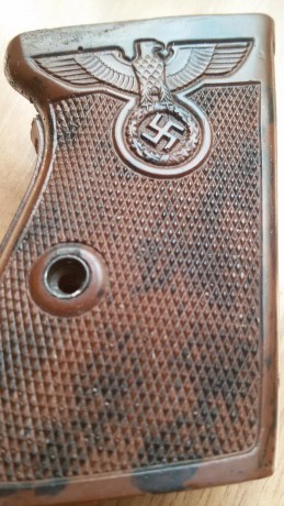 Funda original para la walther ppk marcada con D.R.G.M y RZM en su interior, aparte tiene el aguila nazi 21